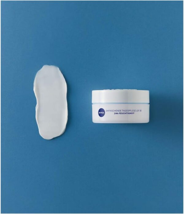 NIVEA Crema de Día Refrescante FP30 (1 x 50 ml), crema hidratante facial con vitamina E, crema refrescante para piel normal y mixta con protección solar - Image 4