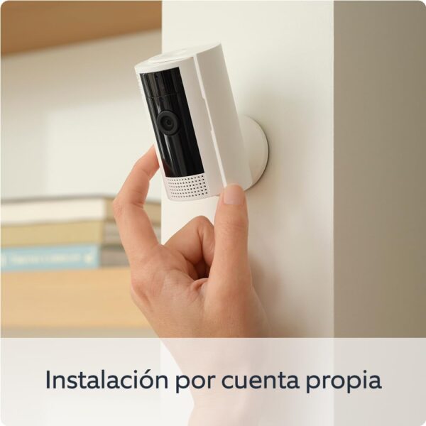 Ring Cámara interior (Indoor Camera 2.ª gen.) | Cámara de vigilancia wifi con enchufe para mascotas | Vídeo 1080p HD, comunicación bidireccional, cubierta de privacidad | 30 días gratis de Ring Home - Image 5