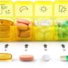 Pastillero Semanal de 4 Tomas Diarias en español, Cerrado Herméticamente Organizador Medicamentos 28 Compartimentos Certificado Alimentario Para La Memoria, Dosificador Pastillas, Viaje - Image 5