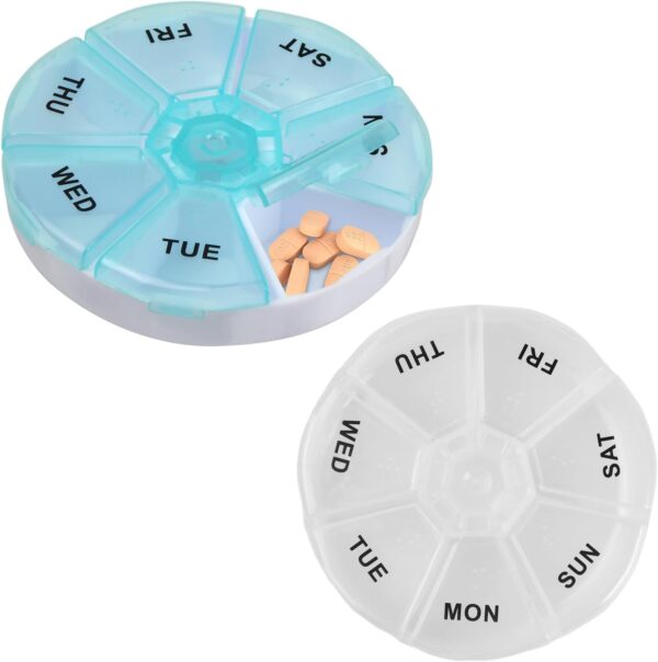2 Pcs Pastillero Semanal 7 Dias, Plástico Pastillero Diario Pequeño Redondo de 7 Compartimentos, Organizador Pastillas Portátil de Viaje, Caja Dosificador de Medicamentos para Suplementos Vtamínicos