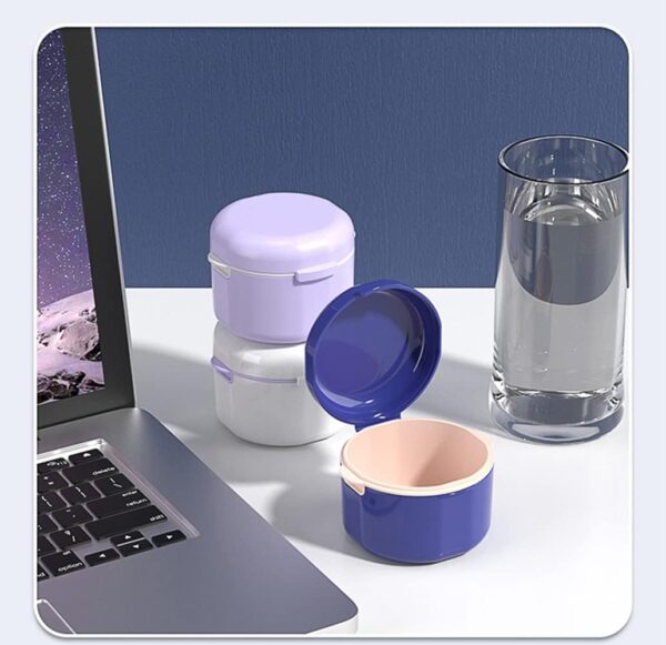 BINQILIN Caja de dentadura portátil para almacenamiento de dientes falsos, caja de limpieza de dentaduras con cesta coladora, caja de baño para almacenar remojo (morado) - Image 5