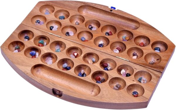 LOGOPLAY Bao - Hus - Kalaha - pequeño Juego de Viaje para Llevar - 30cm de Largo - Juego de Piedras - Juego de Piedras Preciosas - Oval de Madera de Samena Marrón