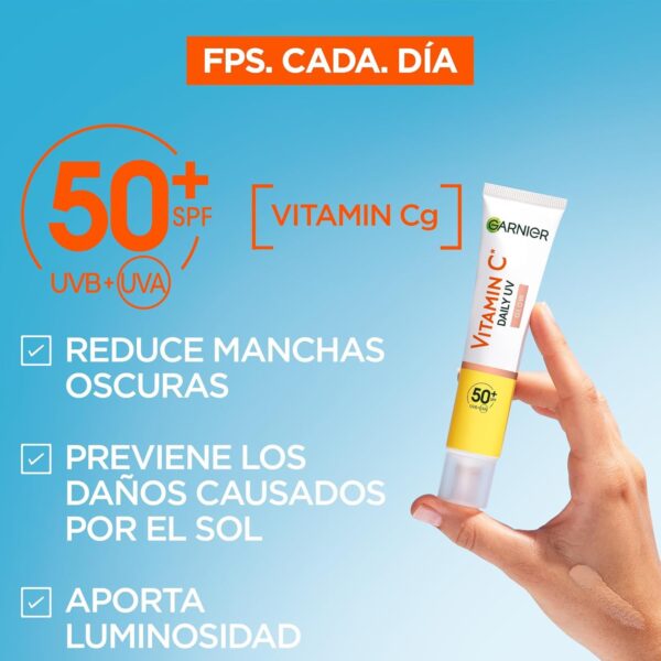 Garnier Vitamina C Pack rutina Antimanchas, Crema Fluida UV Diaria Iluminadora FPS50+ 40 ml, Garnier Sérum Anti Manchas con Vitamina C y Niacinamida 30 ml, Muestras Regalo - Image 5