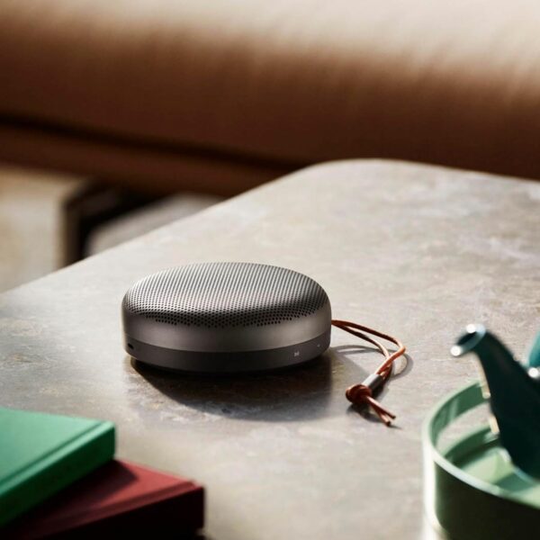 Bang & Olufsen Beosound A1 (2.ª Gen) Altavoz Bluetooth Inalámbrico Portátil Resistente al Agua y al Polvo con Sonido de 360 Grados, Alexa y Speakerphone, Black Anthracite - Image 10