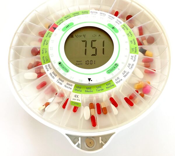 DoseControl Dispensador de pastillas electrónico automático con alarma, Tapa blanca, Plantillas de dosificación en español, Pastillero semanal de medicamentos, Modelo 2021, Gran pantalla, 9 alarmas - Image 3