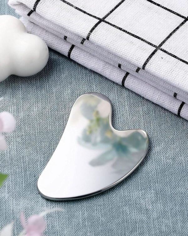 IPNSDON Masajeador de espátula de acero inoxidable en forma de corazón, herramienta de masaje facial, adecuado para masaje facial, cuidado de la piel del cuello - Image 3