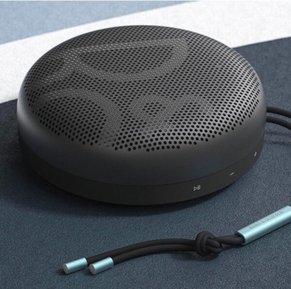 Bang & Olufsen Beosound A1 (2.ª Gen) Altavoz Bluetooth Inalámbrico Portátil Resistente al Agua y al Polvo con Sonido de 360 Grados, Alexa y Speakerphone, Hasta 18 horas de Batería Anthracite Oxygen - Image 4