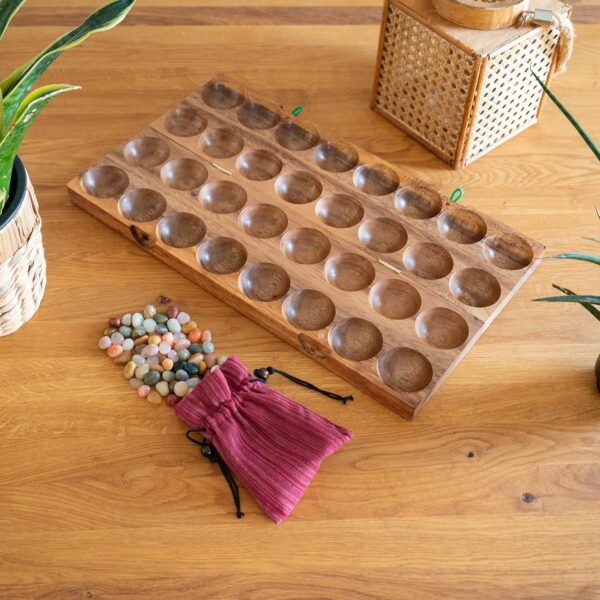 LOGOPLAY 85 Hus - Bao - Kalaha - Juego de alubias - Juego de Conchas - Juego de Piedras Preciosas Hecho de Madera de Samena Que Incluye Piedras Preciosas y Bolsa de Tela - Image 6