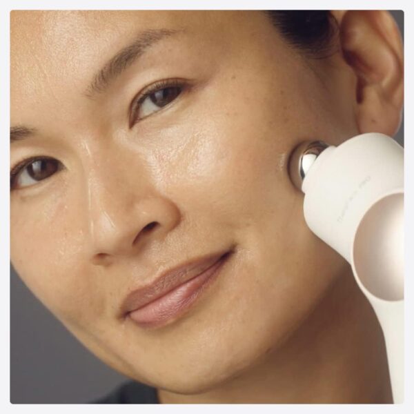 TheraFace Pro - Dispositivo de masaje facial portátil, herramienta de terapia eléctrica compacta para mejorar el cuidado de la cara y la piel, tratamiento de microcorriente y terapia de luz, negro - Image 5